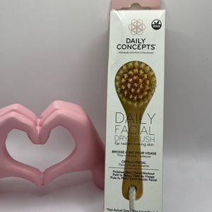 Daily Concepts Facial Dry Brush